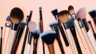Comment nettoyer les pinceaux de maquillage : trucs et astuces